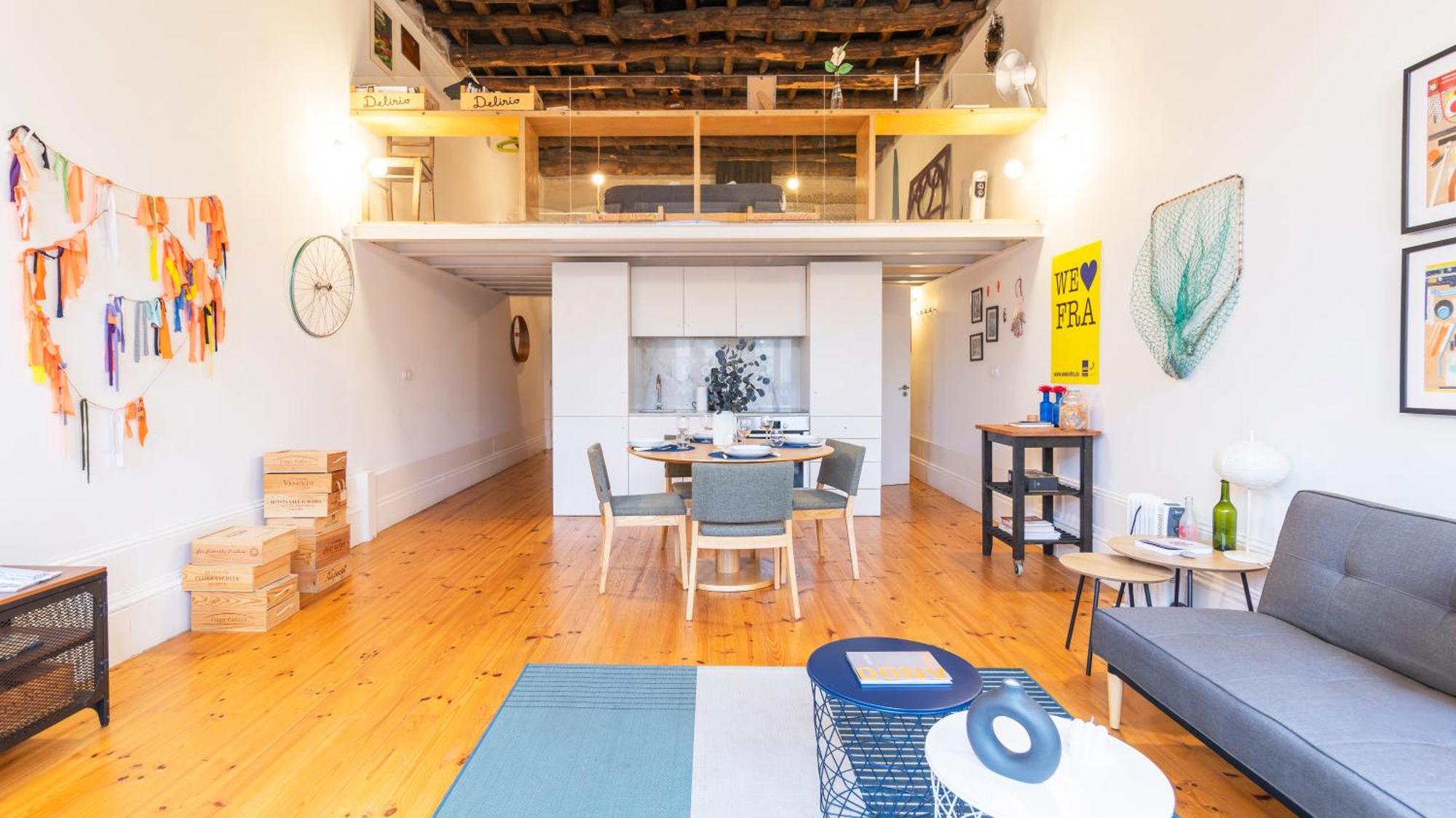Eccentric Mouzinho Mezzanine By Lovelystay Porto Luaran gambar