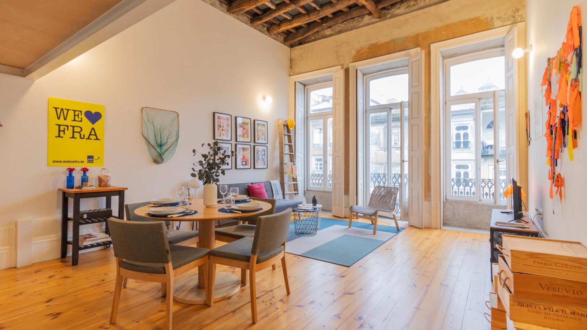 Eccentric Mouzinho Mezzanine By Lovelystay Porto Luaran gambar