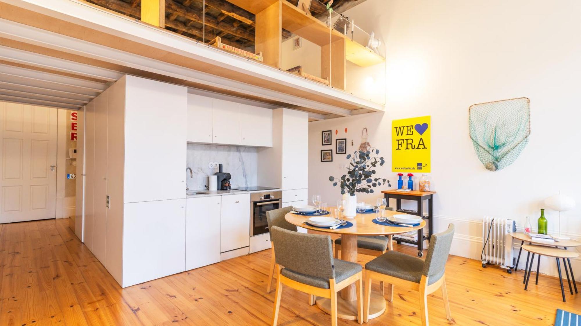 Eccentric Mouzinho Mezzanine By Lovelystay Porto Luaran gambar