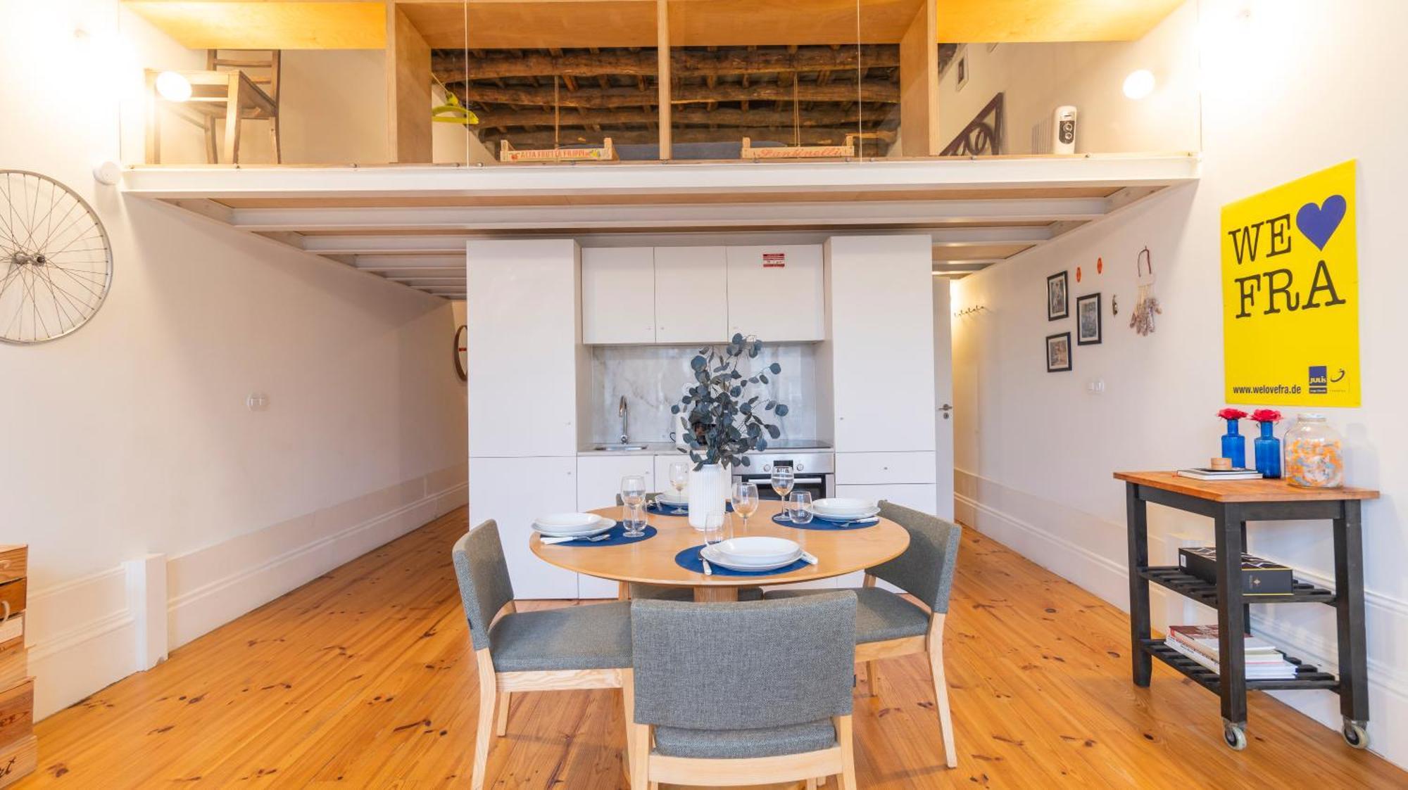 Eccentric Mouzinho Mezzanine By Lovelystay Porto Luaran gambar
