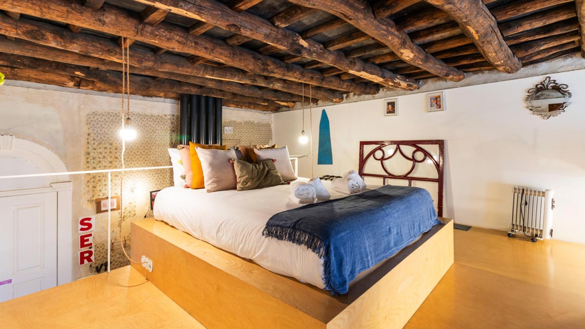 Eccentric Mouzinho Mezzanine By Lovelystay Porto Luaran gambar